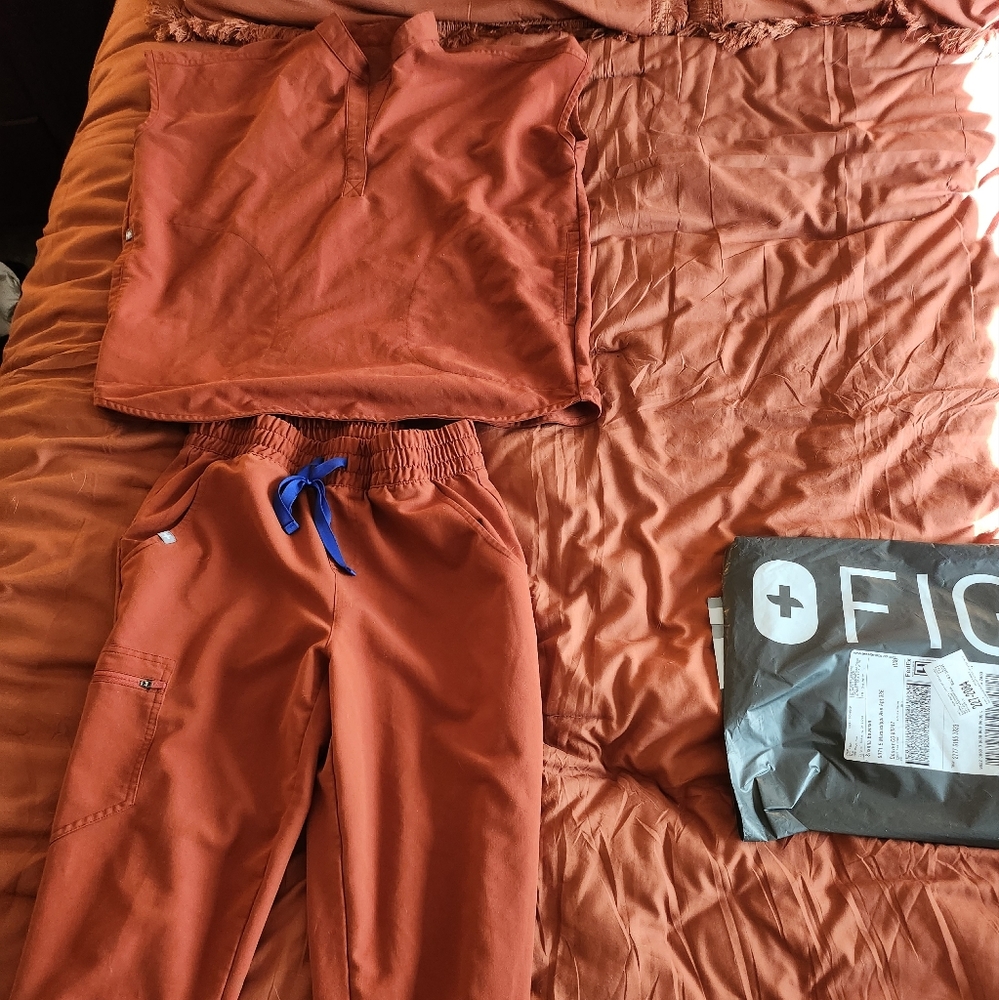 Figs Rafaela Top (XS) & Figs high waisted Zamora (SP)